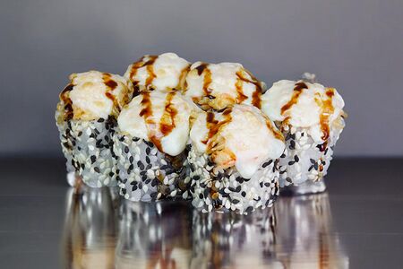 Запечённый ролл с тунцом