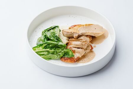 Филе бедра с трюфельным пюре и грибами эринги