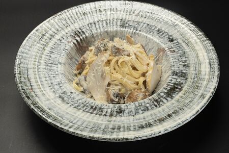 Лингвини с курицей и шампиньонами 