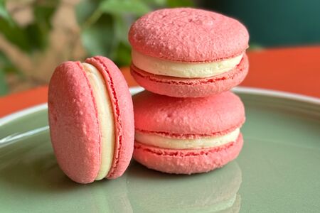 Макарон ягодный йогурт