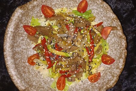 Тайский салат с говядиной 