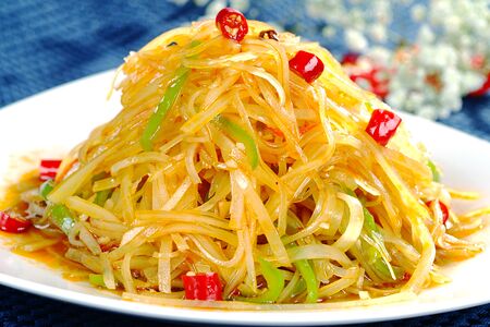 1012. Салат с креветками и огурцами