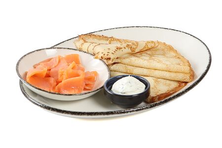 Тонкие блинчики с лососем 