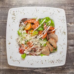 Салат Цезарь с креветками
