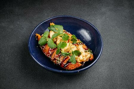 Батат с креветками и соусом BBQ