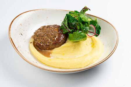 Бифштекс из телятины с картофелем