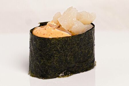 Гункан с гребешком