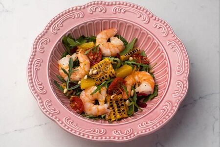Микс с креветками и запечённой кукурузой