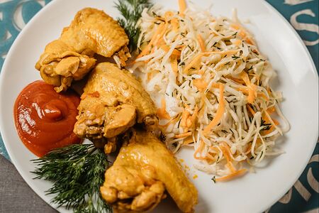 Куриные крылышки тушеные