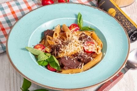 Пенне с говяжьими щечками в соусе Демиглас