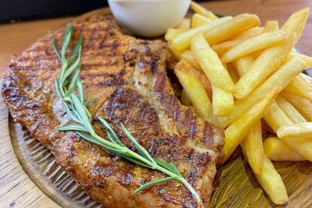 Стейк из свинины на кости