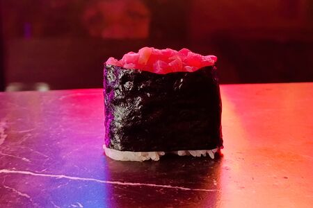 Гункан с тунцом