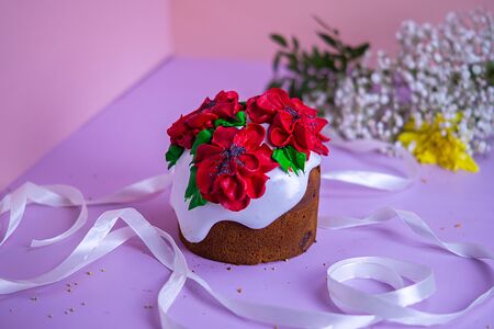 Кулич Алые маки с вишневой начинкой