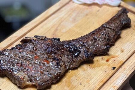 Стейк Томагавк на гриле