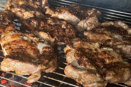 Куриное бедро без кости на мангале 