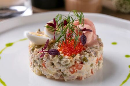 Оливье с перепелкой и магаданской креветкой