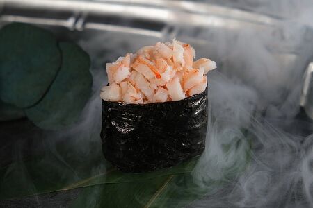 Спайси суши с креветкой 