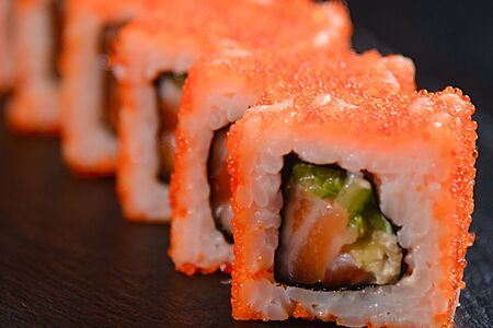Ролл Калифорния с лососем
