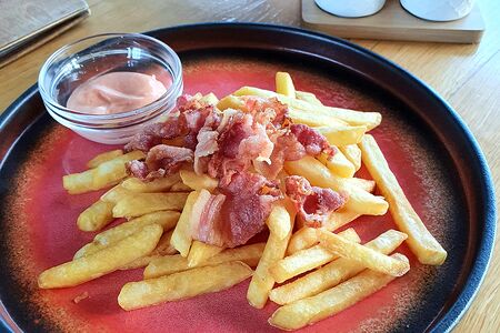 Картофель фри с беконом