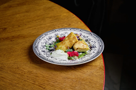 Блины румяные с говядиной и битым огурцом