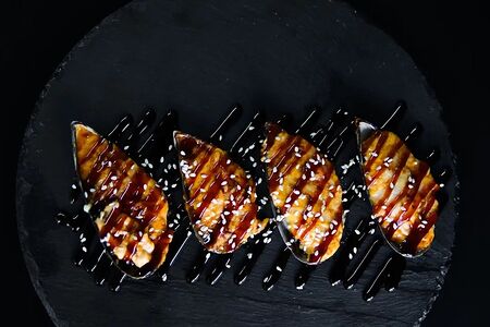 Мидии запеченные острые