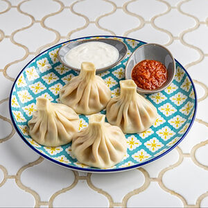 Хинкали с креветками и страчателлой 