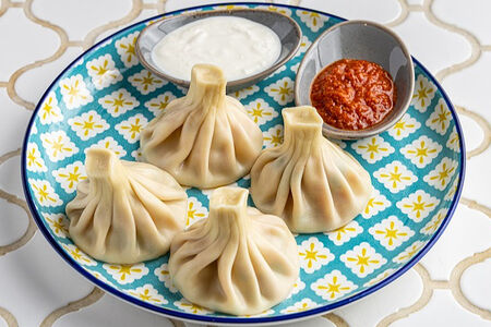 Хинкали с креветками и страчателлой 