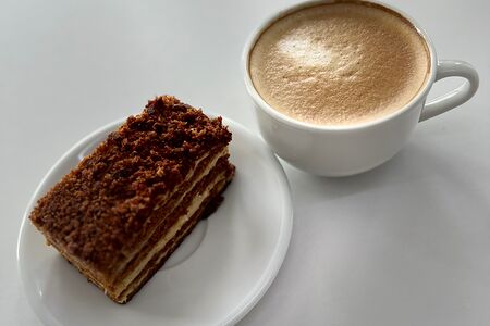 Пирожное Медовик