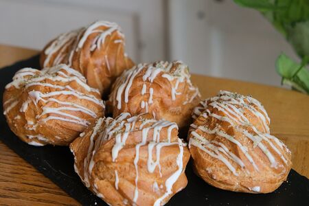 Профитроль со сливочным кремом