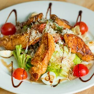 Теплый салат с курицей