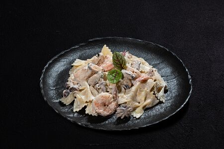 Фарфалле с морепродуктами
