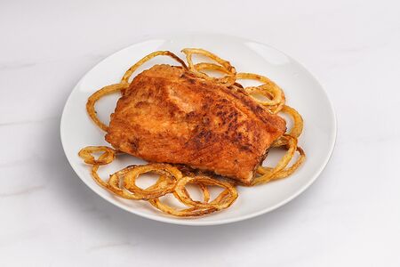 Филе горбуши с луком фри