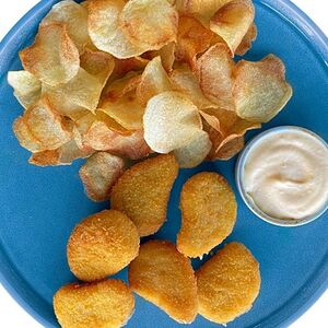 Наггетсы с чипсами или картофелем фри 