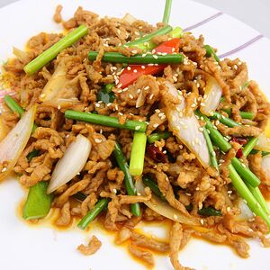 Жареная говядина со стрелками чеснока острая