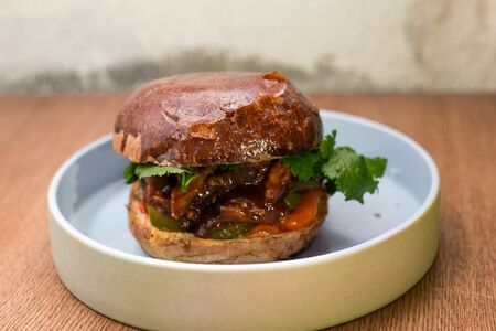 Шеф Бургер с ребрами и соусом Барбекю