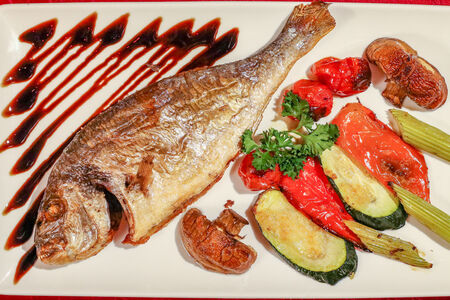 Дорадо с соусом