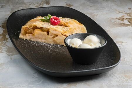 Штрудель Яблочный с пряной корицей