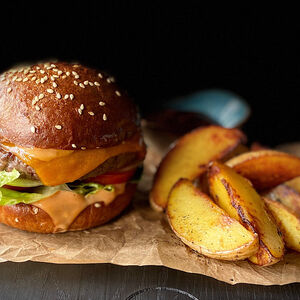 Бургер Мраморный с картофелем