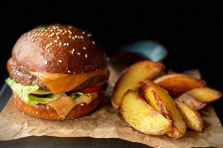 Бургер Мраморный с картофелем