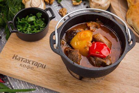 Чанах с бараниной в горшочке