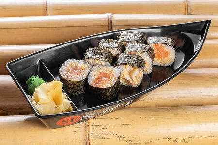 Ролл Батто с лососем