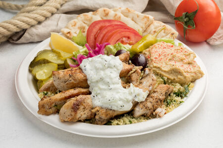 Боул Мезе с куриным шашлычком сувлаки