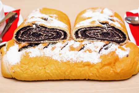 Рулет с маком