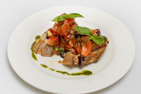 Брускетта со сладкими томатами