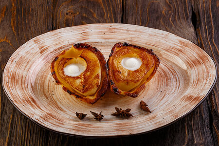 Груша в слоеном тесте