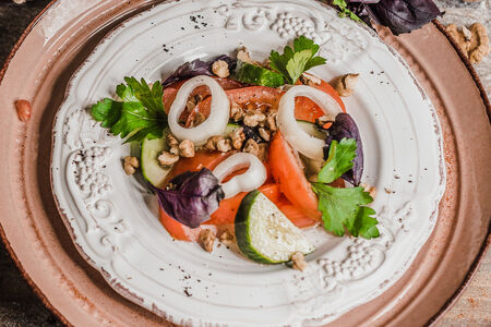 Салат Овощной по-грузински с орехами