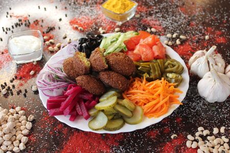 Фалафель на тарелке