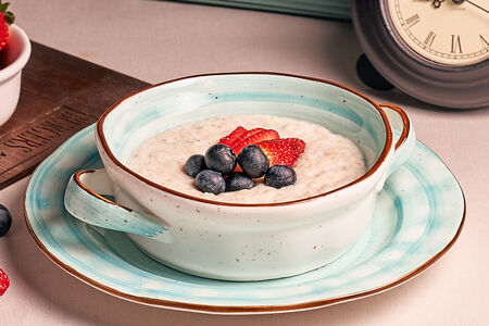 Каша 5 злаков с яблоком и клубникой