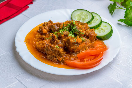 Гуляш мясной с гарниром