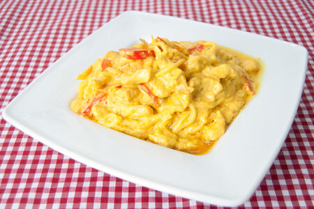 Спагетти с курицей и перцем